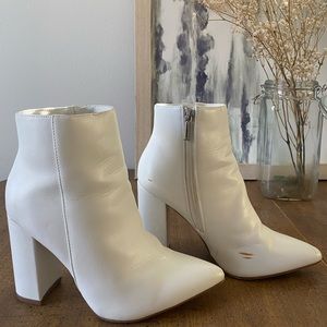 Justfab Rosamund White block heeled boots